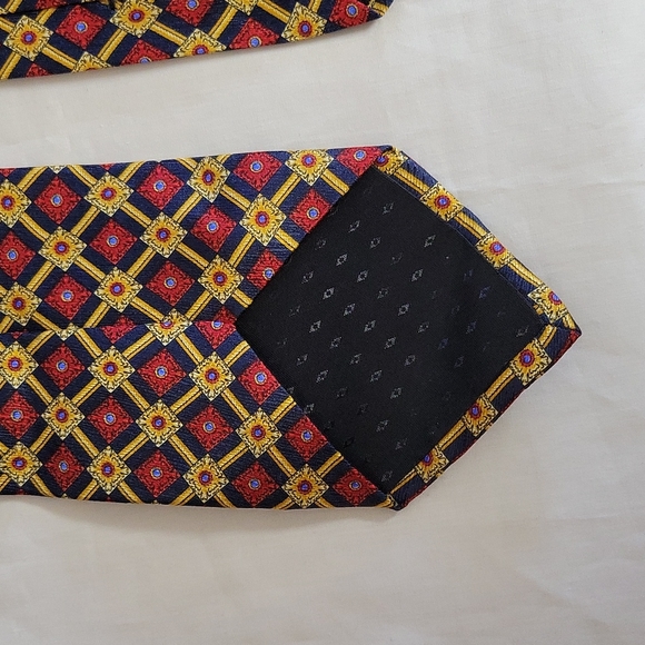 Vintage Men's Club Room 100% Imported Silk Tie Gold Red & Blue Grid Pattern NWT - Picture 4 of 4